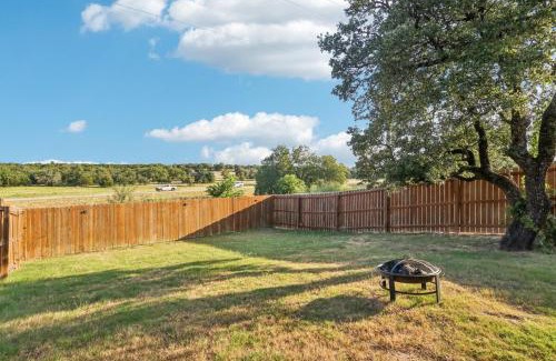 Copperas Cove Apartment | Fully furnished Copperas cove home, 3 bedrooms and 2 bathrooms, an office,WiFi and garage
