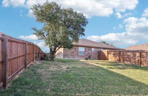 Copperas Cove Apartment | Fully furnished Copperas cove home, 3 bedrooms and 2 bathrooms, an office,WiFi and garage