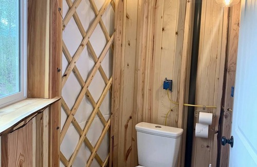 Big Lake Apartment | Fully-Furnished Eureka Yurt 3 🌲 at Alaska Dogstead