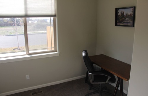 Redmond House | Fully furnished home in nice neighborhood