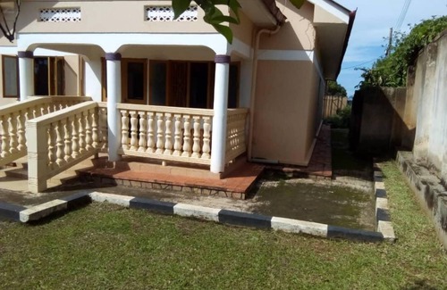 Kireka House | Fully furnished in secure perimeter wall