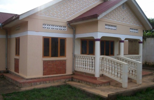 Kireka House | Fully furnished in secure perimeter wall