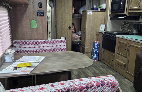 Okmulgee RV Rental | Fully Furnished RV/Camper at Rocky Ridge Resort!