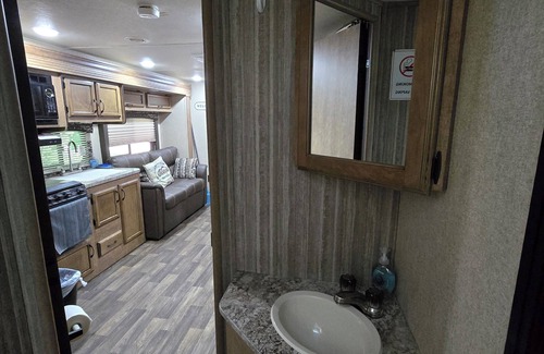 Okmulgee RV Rental | Fully Furnished RV/Camper at Rocky Ridge Resort!