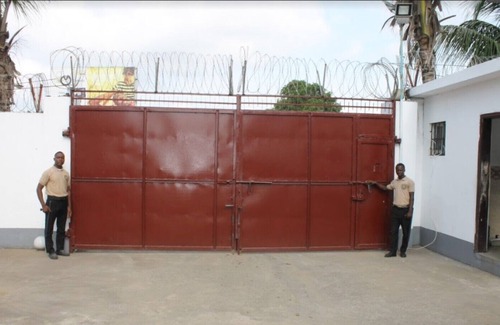 Monrovia House | Fully Furnished & Serviced 1Bed apartment Fifteen