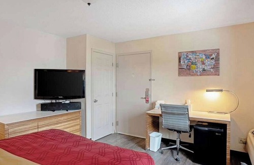 Clinton Apartment | Fully Furnished Studio Available in Clinton, Iowa, 2 week min stay