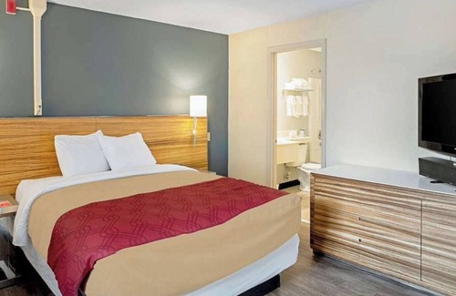 Clinton Apartment | Fully Furnished Studio Available in Clinton, Iowa, 2 week min stay
