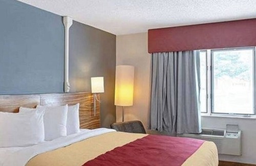 Clinton Apartment | Fully Furnished Studio Available in Clinton, Iowa, 2 week min stay