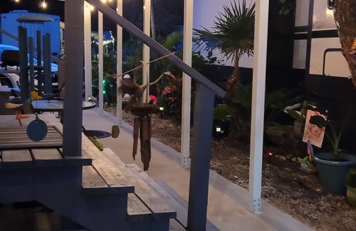 Key Largo House | Fully furnished tiny house with loft just minutes from the beach