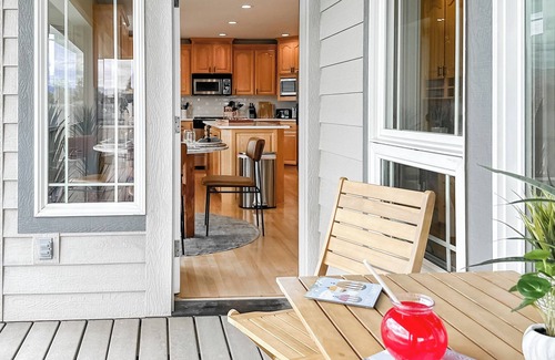 College Place House | FULLY LOADED - hot tub - pool table - arcade games - 10 min from Downtown WW