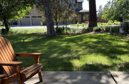 Southeast Bend House | Fully remodeled ~ Close to old Mill~ Bonus Room~Spring has arrived