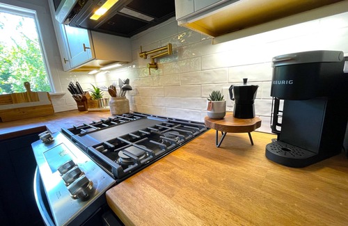 Forestville House | Fully Remodeled Private Wine Country Bungalow! Sunny Treetop Views, Luxury Beds