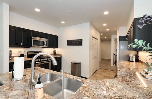 Cottonwood Heights Condo | Fully renovated 4bd, 3.5 bath, sleeps 11 Condo (new hot tub, near 4 ski resorts)