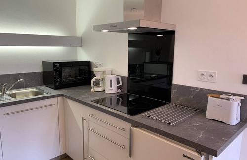 Perols-sur-Vezere House | Fully Renovated 2-Bedroom Guest House, Large Private Grounds, Patio & Garden
