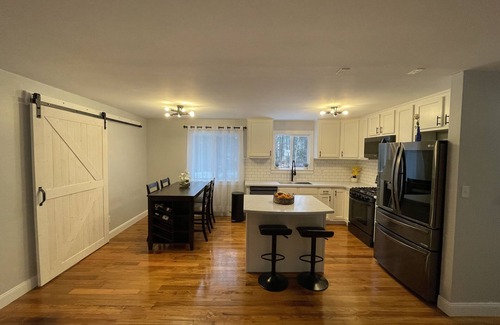 Geyser Crest House | Fully renovated- 2 LIVING ROOMS, HOT TUB, POOL, GAME ROOM, FIREPIT, PAGODA.