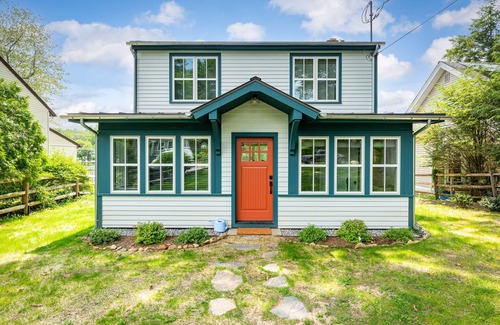 South Salem House | Fully renovated 4 bedroom lake front home