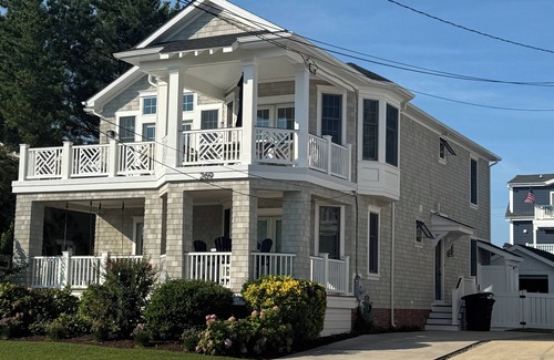 Stone Harbor House | Fully renovated 5 Bedroom home 4 blocks to town