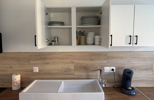 Recourt House | Fully renovated, air-conditioned farmhouse with jacuzzi