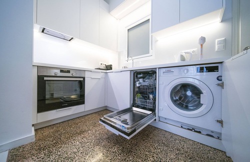 Platia Viktorias Apartment | Fully renovated apartment in central Athens