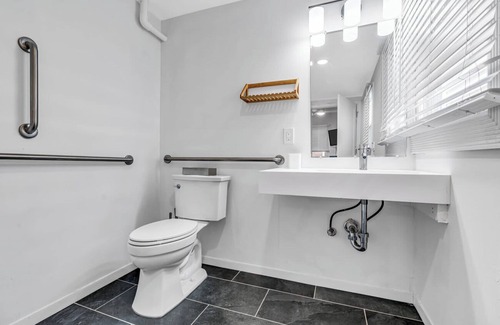 Ocean Grove Apartment | Fully Renovated Beach Queen Suite #2