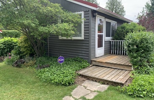 Port Elgin Cabin | Fully Renovated Cozy Cottage, 1 minute walk to beach, park, trails, & splash pad
