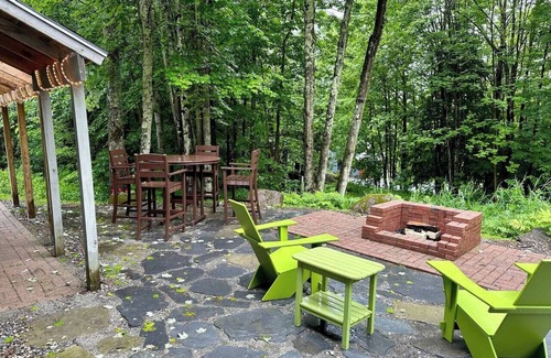 Stowe Apartment | Fully Renovated & Modern 2 BR w/Forest Views