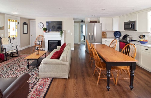 Tamworth House | FULLY RENOVATED PERFECT FOR FAMILIES HANDICAP ACCESSIBLE 1ST FLOOR