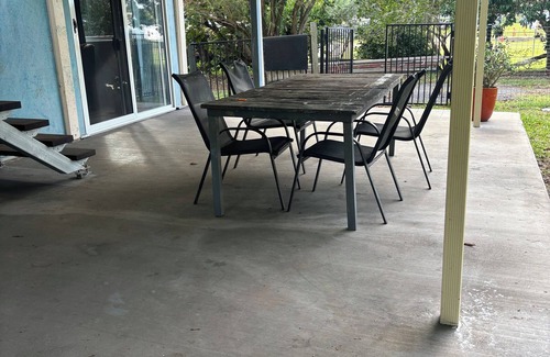 Wandal Apartment | Fully self contained studio unit under family home close to Showgrounds