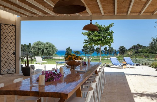 Avola Villa | Fully staffed property with pool, lemon grove and direct access to the beach