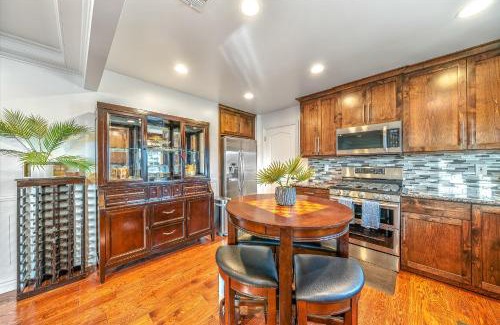 Seaside House | Fully Updated 3 BDR Seaside Home Minutes to Beach