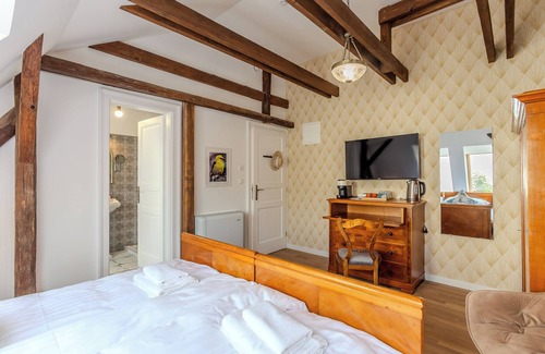 Revfulop Hotel | Fulop Panzio-Goldenrod Room, Révfülöp, Hungary