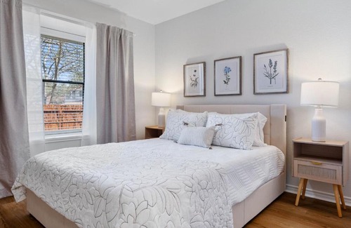 South Creek House | Fun and Stylish Stay with Pool Table and Fire Pit!