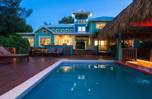Lawson Rock House | Fun Beachfront Home in Gated Community – For Groups/Families
