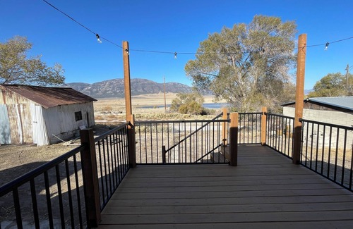 Mc Gill House | Fun & Charming 3-bedroom house with WiFi, AC and deck in delightful McGill