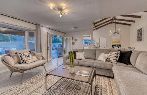 Chandler House | Fun Desert Getaway With Private Free Heated Pool!