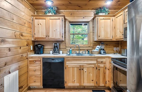 Sevierville Cabin | Fun-filled 2 bedroom cabin with hot tub