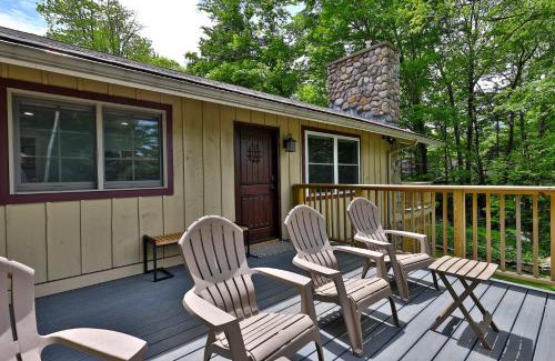 Killington House | Fun In Fun Out Ski Home - Upper Unit, Renovated 3BR-2BA, Hot Tub, Close to Resort