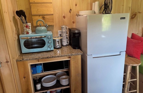 Wentworth Cottage | Fun Mountain Getaway with views and WIFI. Close to Mountains, Rivers and Lakes!