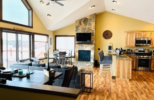 New Lisbon House | Fun on the Beach, minutes from Castle Rock Lake! EV friendly too! -Hot Tub-!