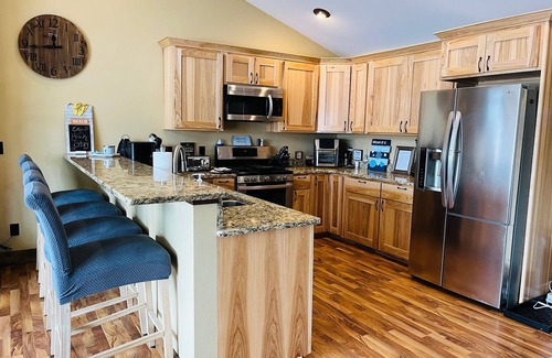 New Lisbon House | Fun on the Beach, minutes from Castle Rock Lake! EV friendly too! -Hot Tub-!