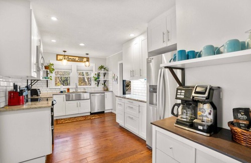 Candler Cottage | Fun Rec room, Hot Tub & Mountain View’s 2 King Rooms