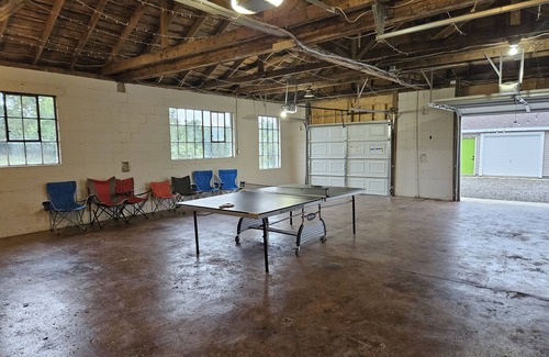 Whittaker Apartment | Fun studio apt - 10 min to A2.
