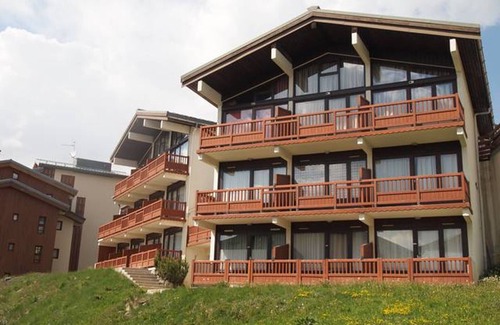 La Rosiere Apartment | Functional Studio Near Shops and Slopes with Balcony and Mountain Corner