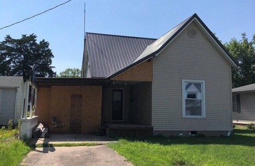 Oblong House | Functional 3 Bedroom Home Near Robinson With WIFI