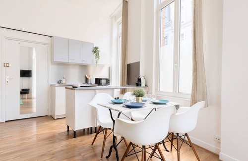 Saint-Maurice Pellevoisin Apartment | Functional flat close to the station