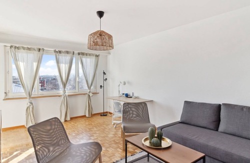Uster District Apartment | Functional Style: 3 BR Apt in Zurich