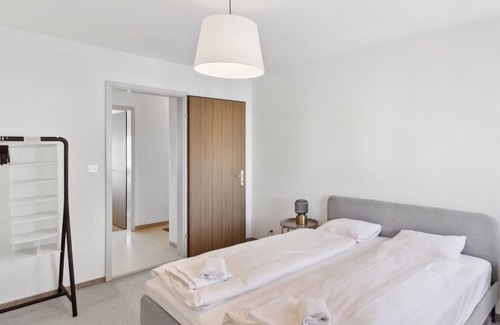 Uster District Apartment | Functional Style: 3 BR Apt in Zurich