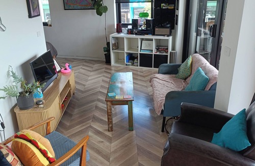 Preston Apartment | Funky 1 Bedroom/studio in awesome Preston. Very close to Tram and Trains