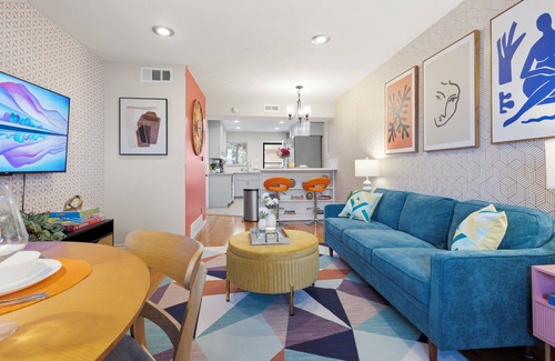 Northeast Dallas House | Funky Fiesta Flat-All King Beds-Mins to DT Dallas