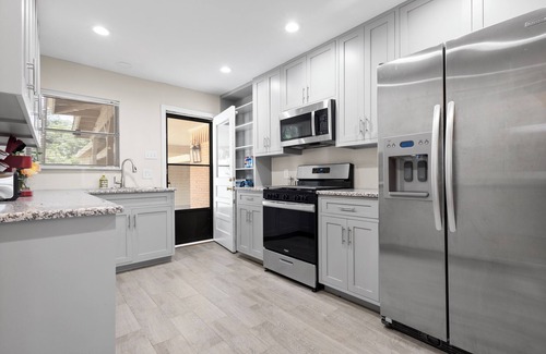 Northeast Dallas House | Funky Fiesta Flat-All King Beds-Mins to DT Dallas